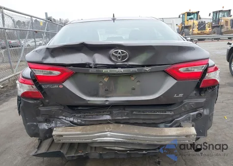 2019 Toyota Camry Le z USA, uszkodzony, nr VIN 4T1B11HKXKU748537